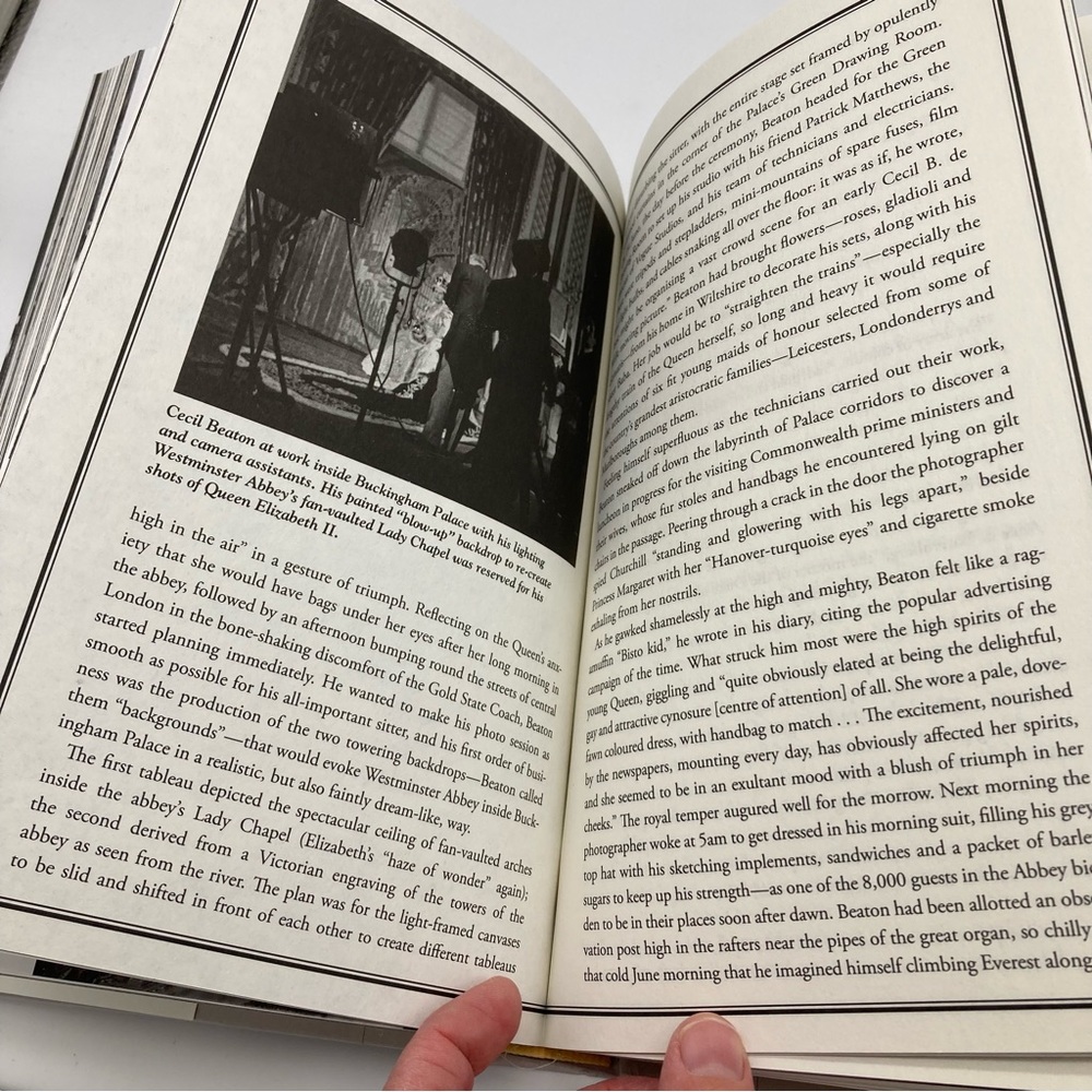 The Crown Book - Picture 5 of 6